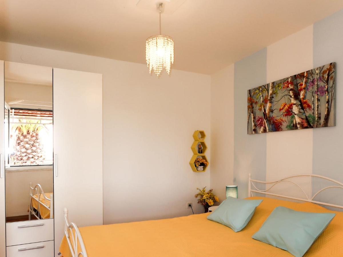 Holiday Home Garden Apartment - Brc650 By Interhome Sumartin Exterior foto