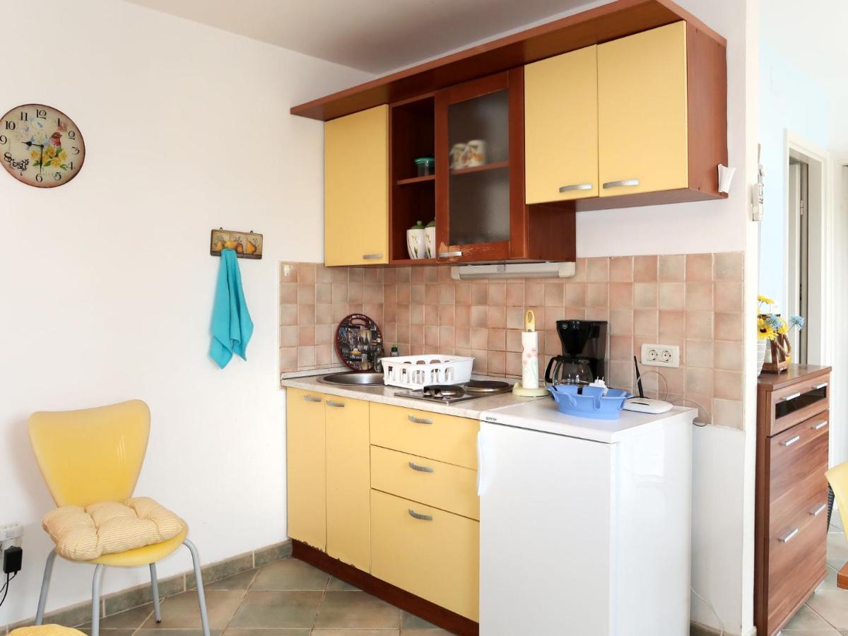 Holiday Home Garden Apartment - Brc650 By Interhome Sumartin Exterior foto